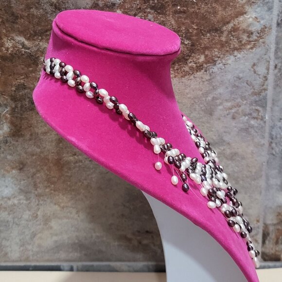 Pearl Cascade Bib Style Necklace White Gray Colors - Picture 6 of 11